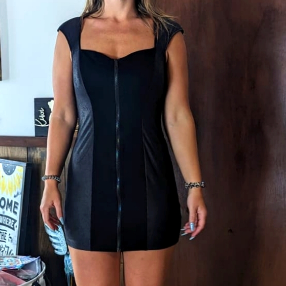 Guess Dress - Picture 1 of 5